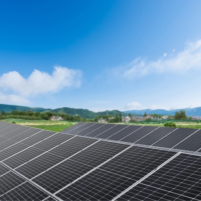 Los paneles solares bifaciales puestos a tierra Titl sistema de montaje solar de 60 grados para la planta del picovoltio del gran escala